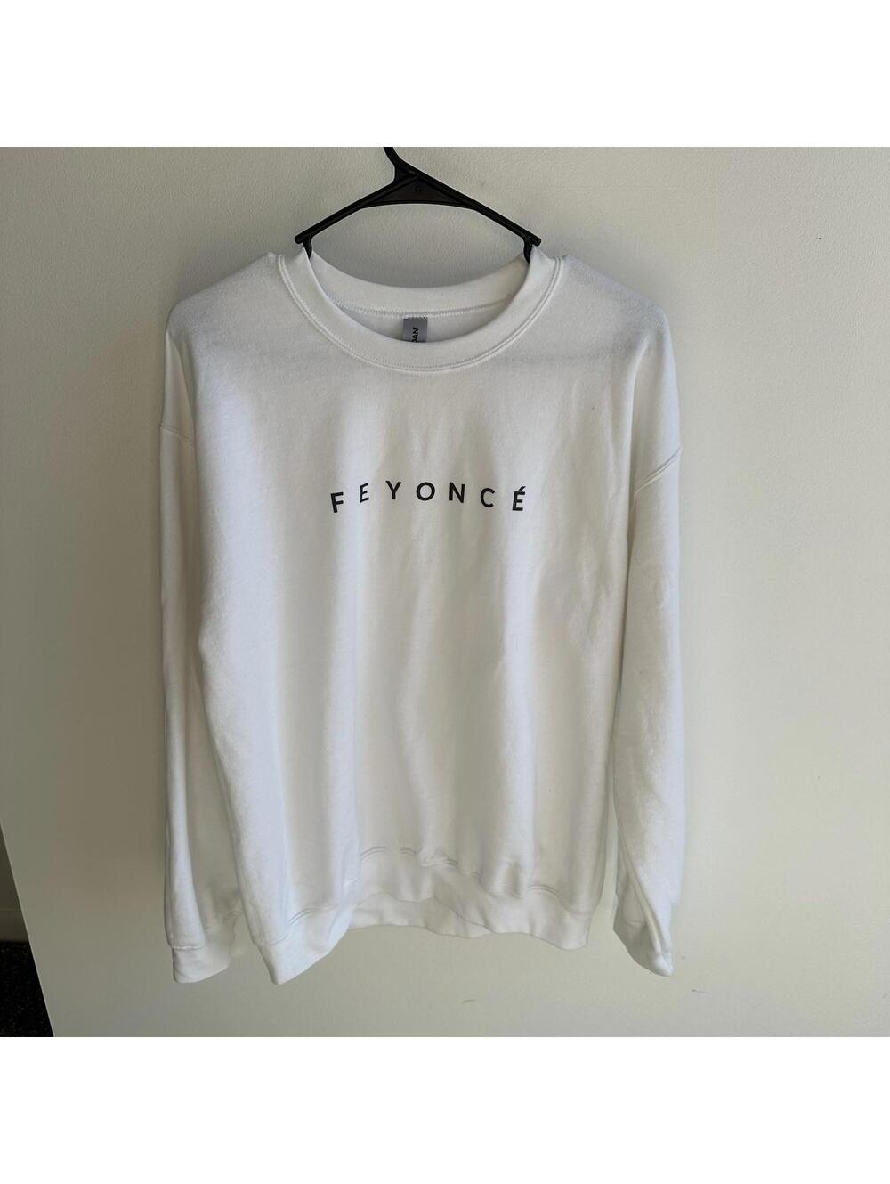 Bridal Feyoncé Women’s White Crew Neck Sweatshirt Size Medium Pre Owned